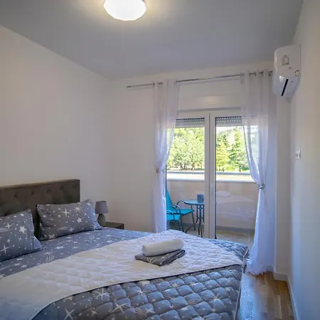 Lana Apartment