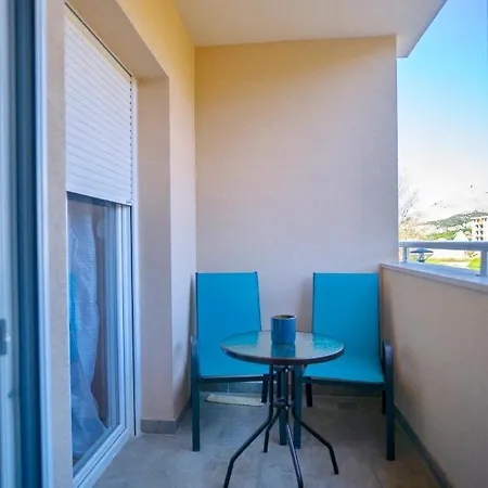 Lana Apartment *