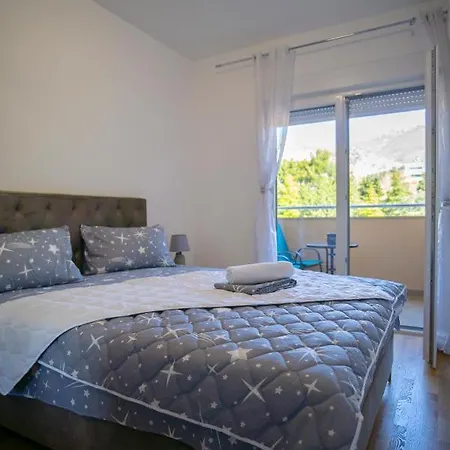 Lana Apartment *