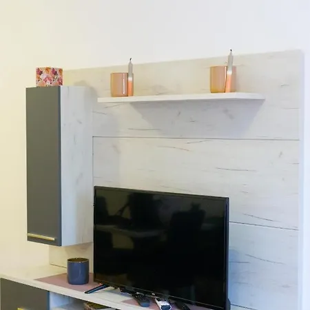 Lana Apartment *